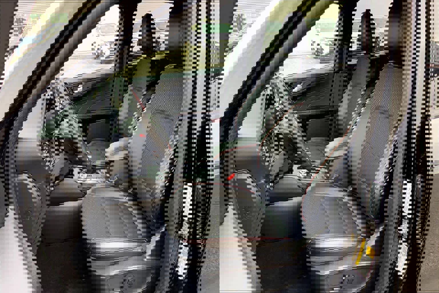 Certified 2025 Ford Escape ST-Line Elite image 10