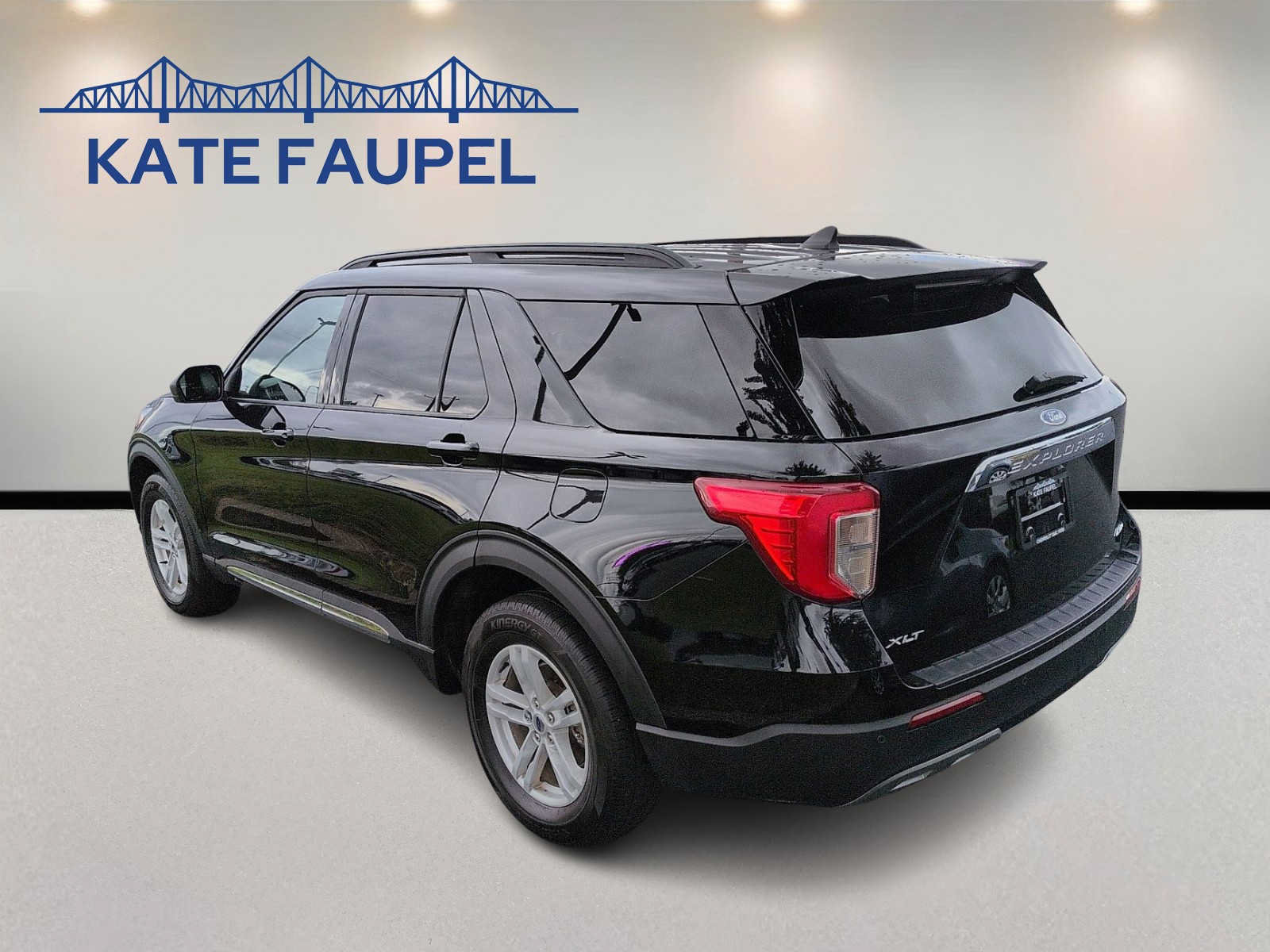 Certified 2024 Ford Explorer XLT w/ Equipment Group 202A AWD/4WD image 5