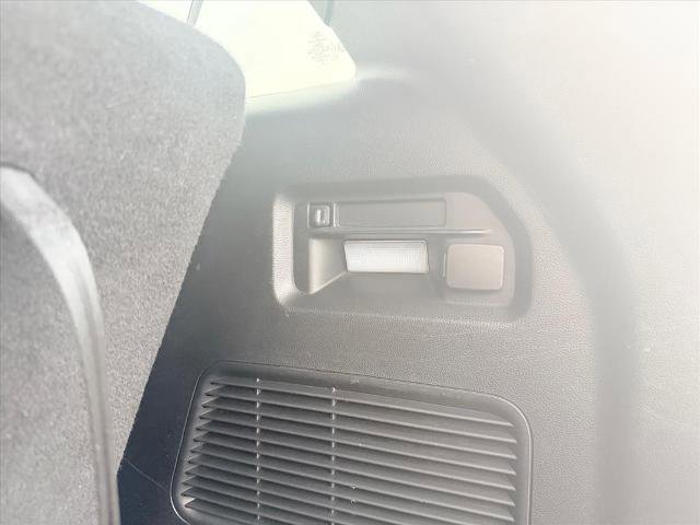 Certified 2022 Ford Explorer XLT w/ Equipment Group 202A image 31