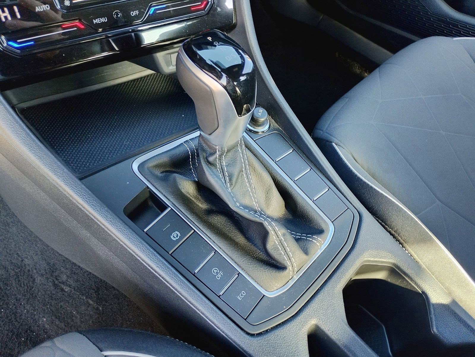 Used 2025 Volkswagen Jetta Sport image 15