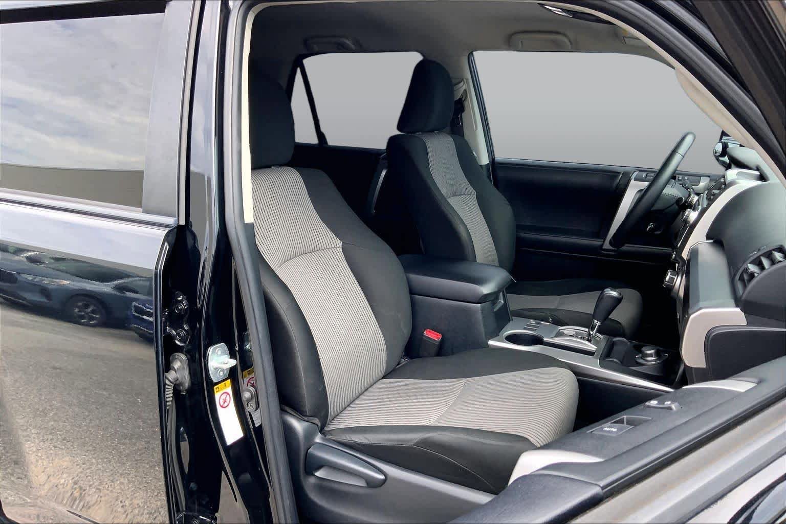 Used 2019 Toyota 4Runner SR5 AWD/4WD image 9