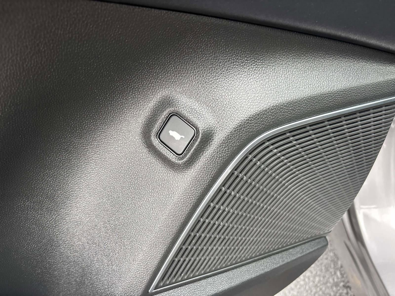 Used 2023 Acura MDX SH-AWD w/ Technology Package image 16