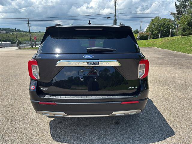 Certified 2024 Ford Explorer XLT w/ Equipment Group 202A AWD/4WD image 3