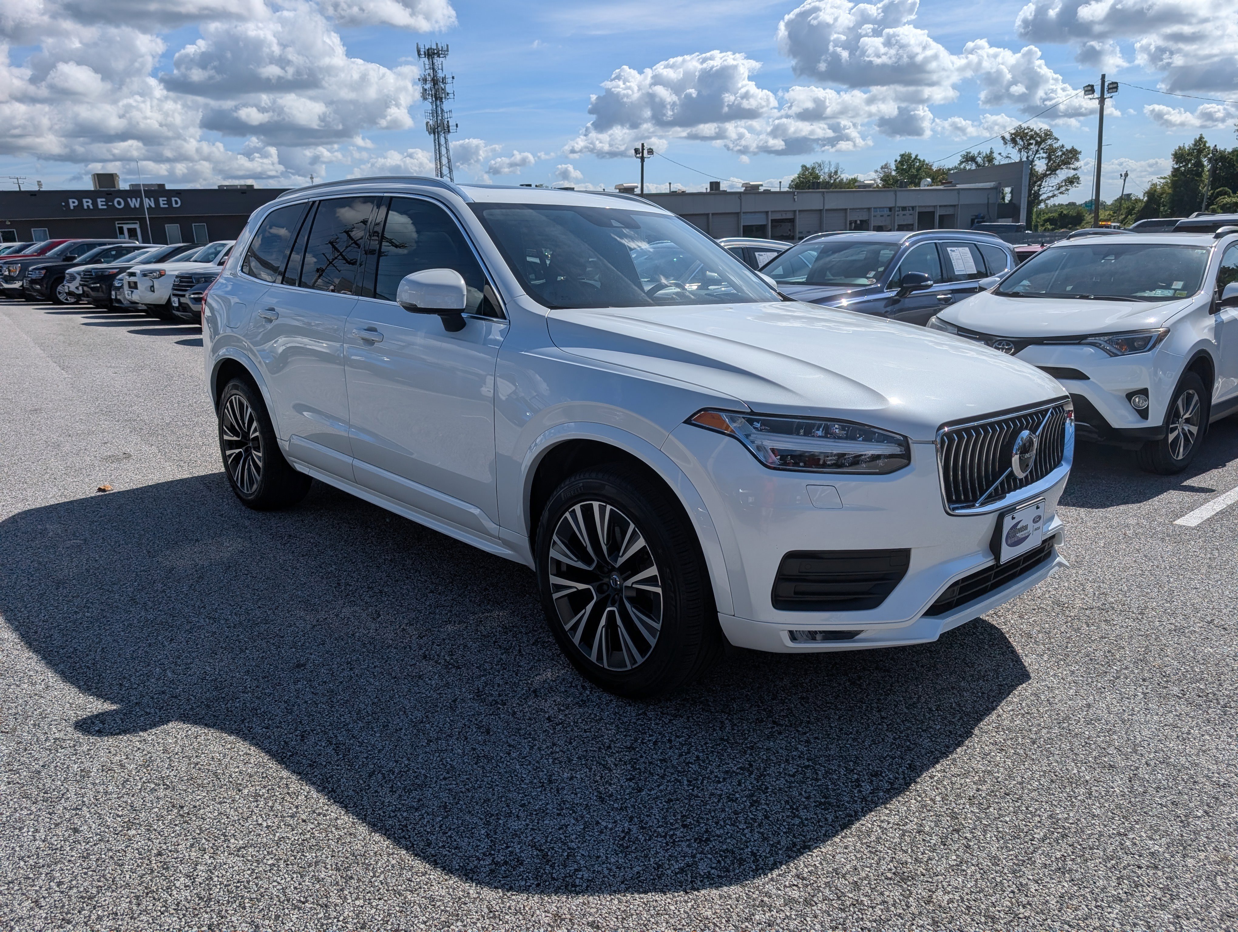 Used 2021 Volvo XC90 T6 Momentum w/ Advanced Package image 9