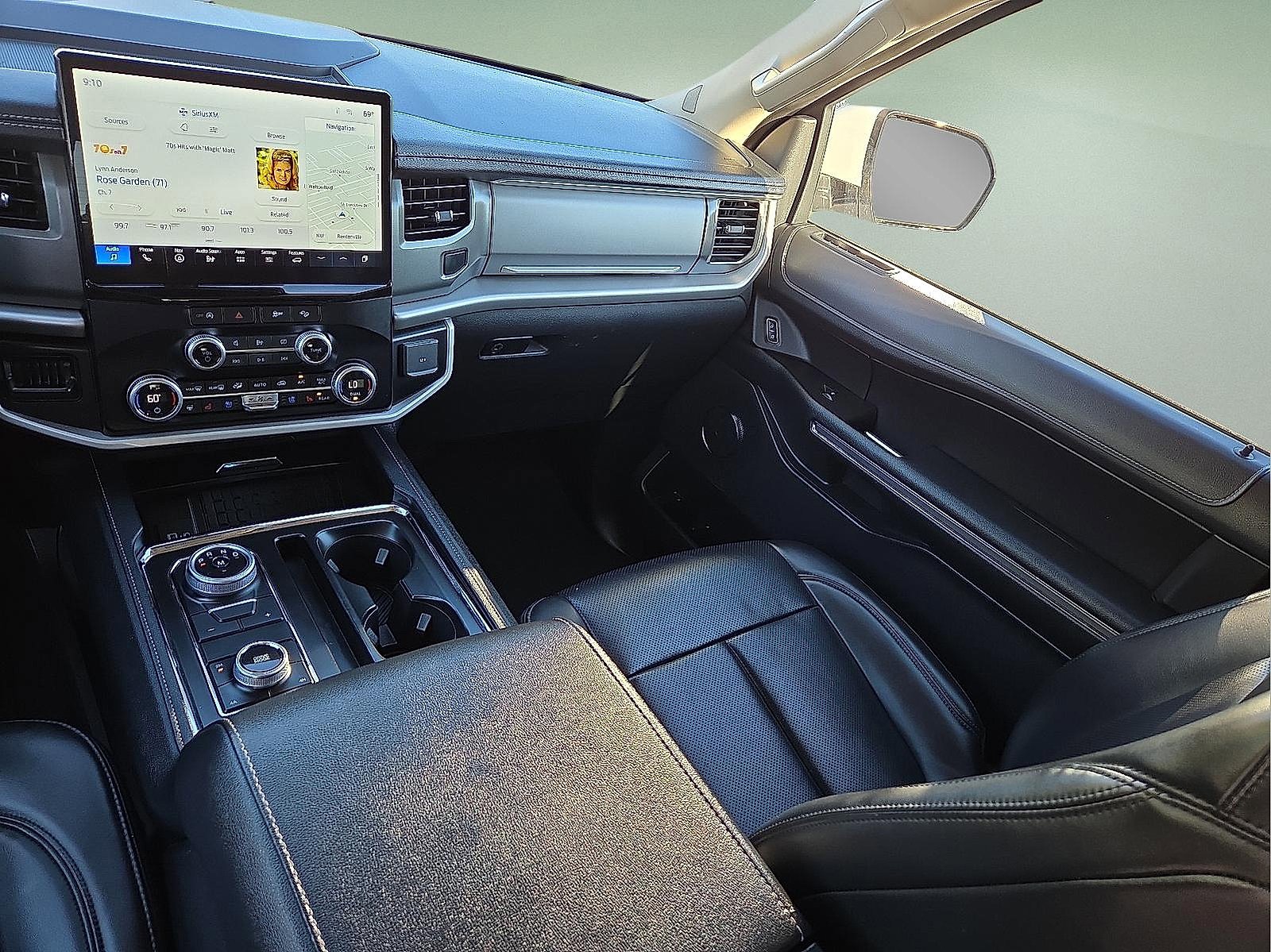 Certified 2024 Ford Expedition XLT image 13