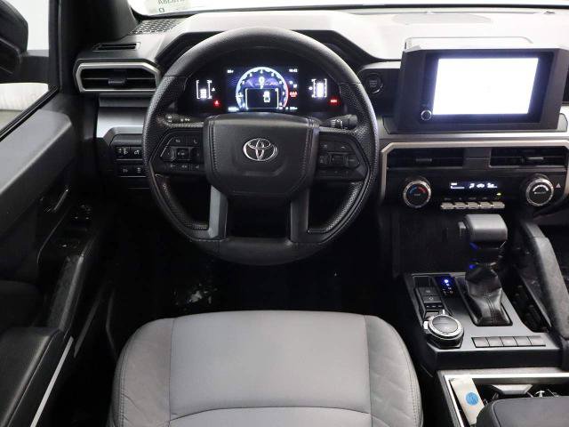 Used 2025 Toyota Tacoma SR5 AWD/4WD image 5