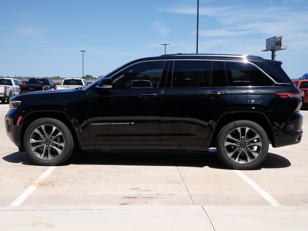 Used 2023 Jeep Grand Cherokee Overland w/ Luxury Tech Group IV AWD/4WD image 3