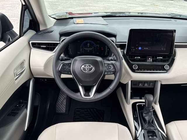 Used 2024 Toyota Corolla Cross XLE w/ Convenience Package FWD image 14