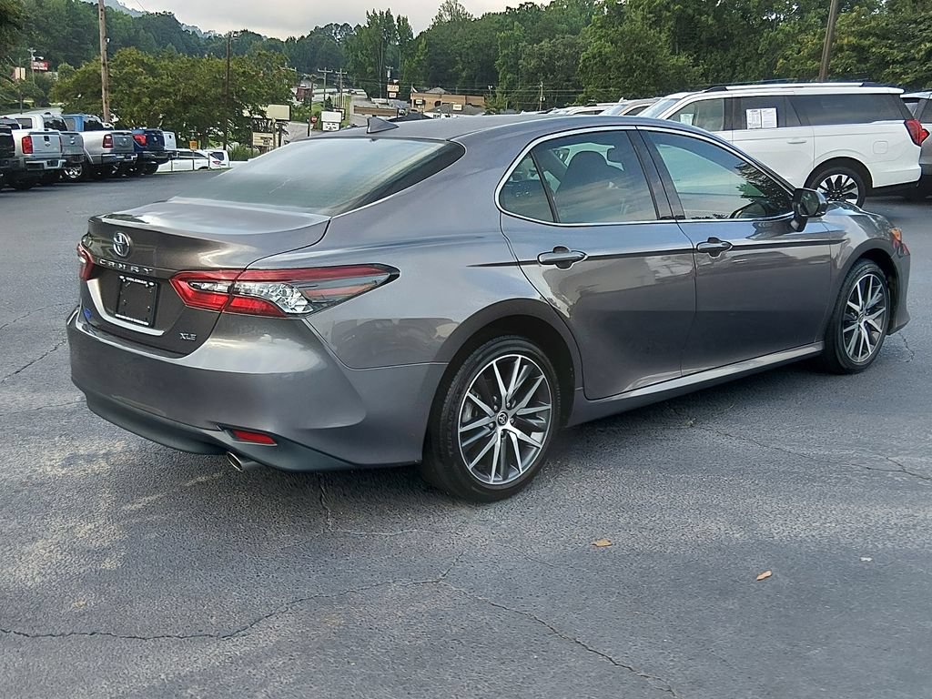 Used 2024 Toyota Camry XLE FWD image 4