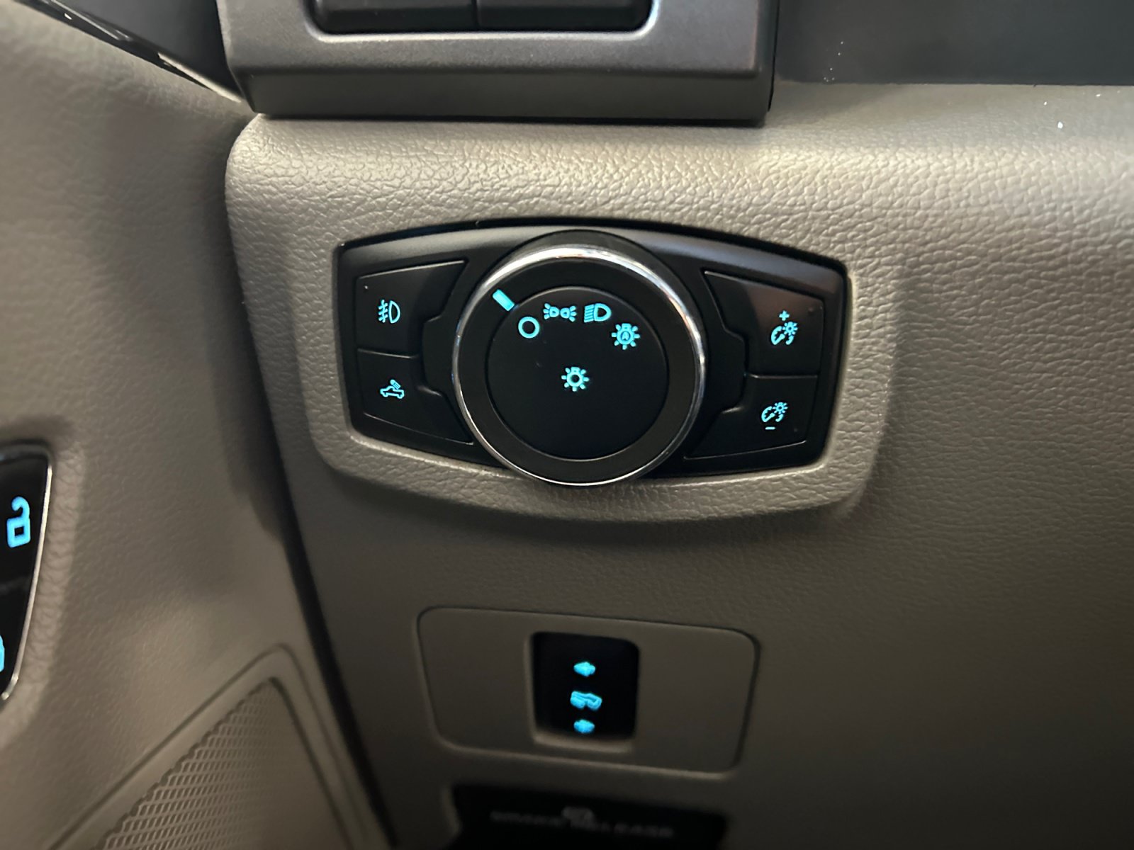 Certified 2022 Ford F350 XLT w/ XLT Premium Package AWD/4WD image 14