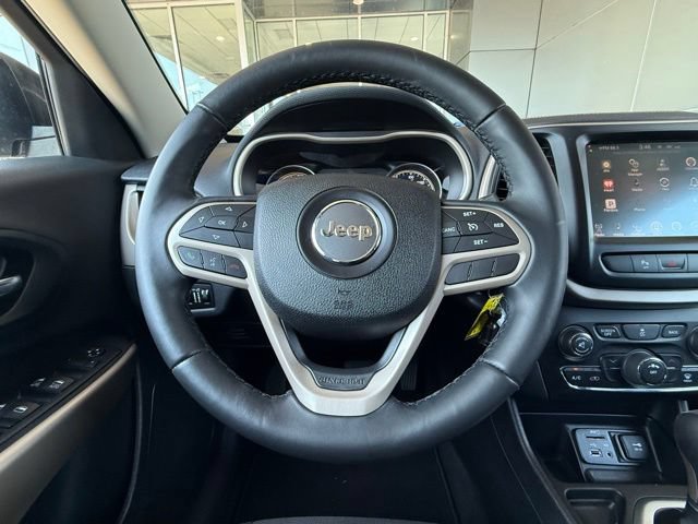 Used 2017 Jeep Cherokee Latitude w/ Safety/Convenience Group FWD image 24
