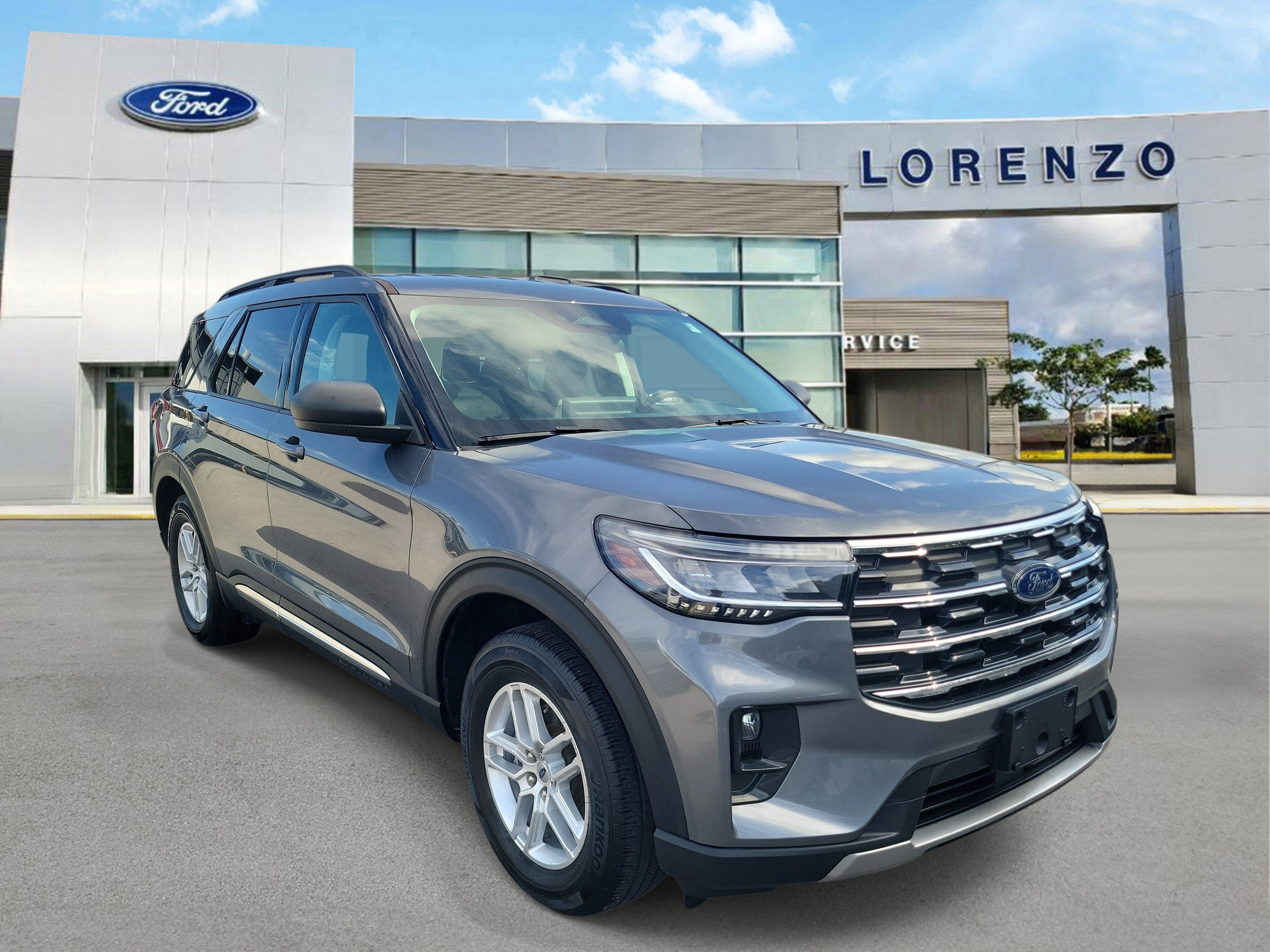 Certified 2025 Ford Explorer Active w/ Active Comfort Package RWD image 3