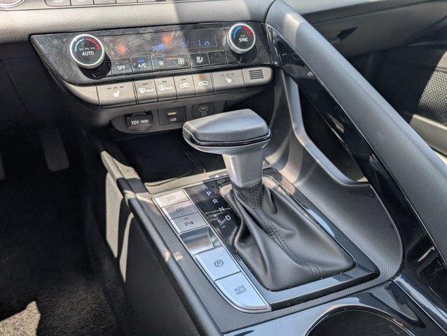 Used 2024 Hyundai Elantra Limited FWD image 16