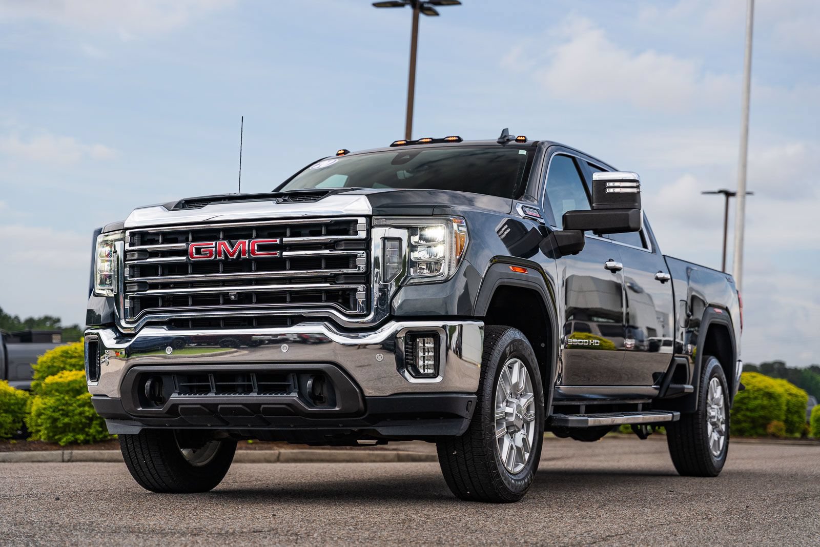 Used 2020 GMC Sierra 3500 SLT w/ SLT Premium Plus Package AWD/4WD image 3