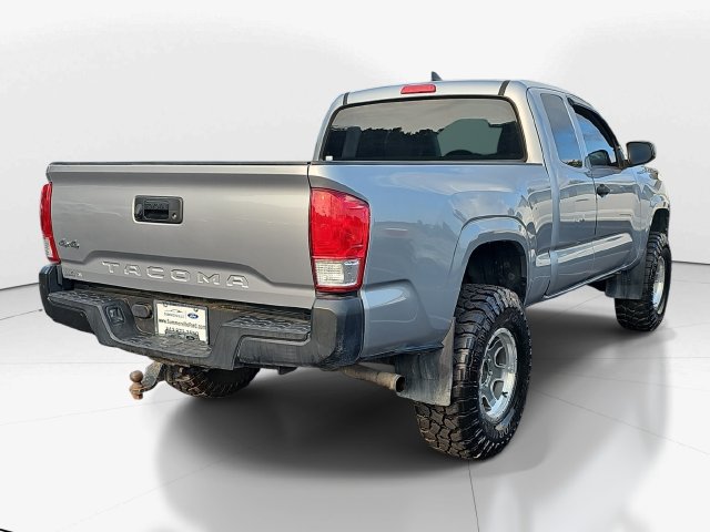 Used 2017 Toyota Tacoma SR AWD/4WD image 3