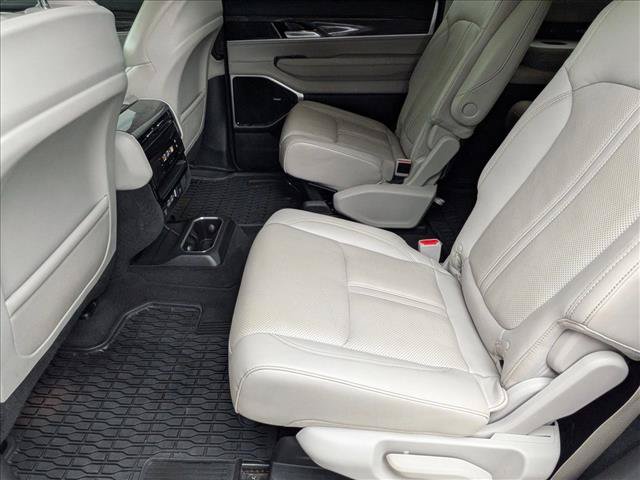 Used 2022 Jeep Wagoneer Series III w/ Premium Group I RWD image 18