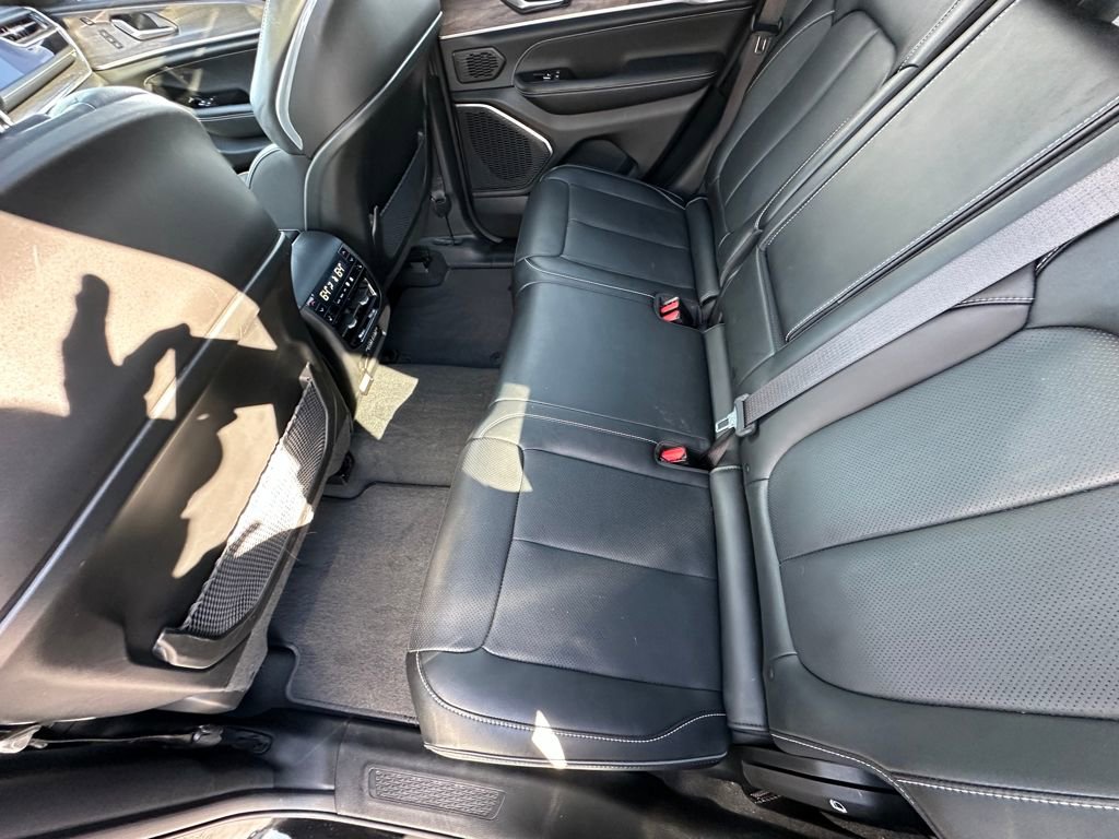 Used 2023 Jeep Grand Cherokee Overland w/ Luxury Tech Group IV image 18