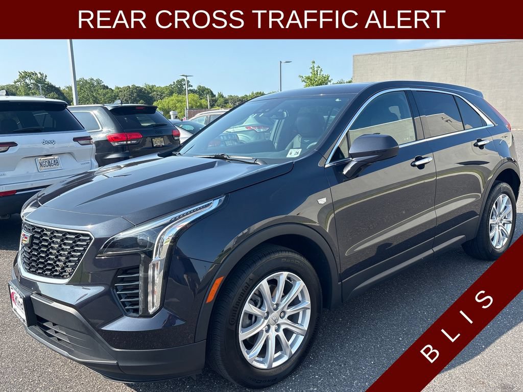 Used 2023 Cadillac XT4 Luxury w/ Cold Weather Package FWD image 4