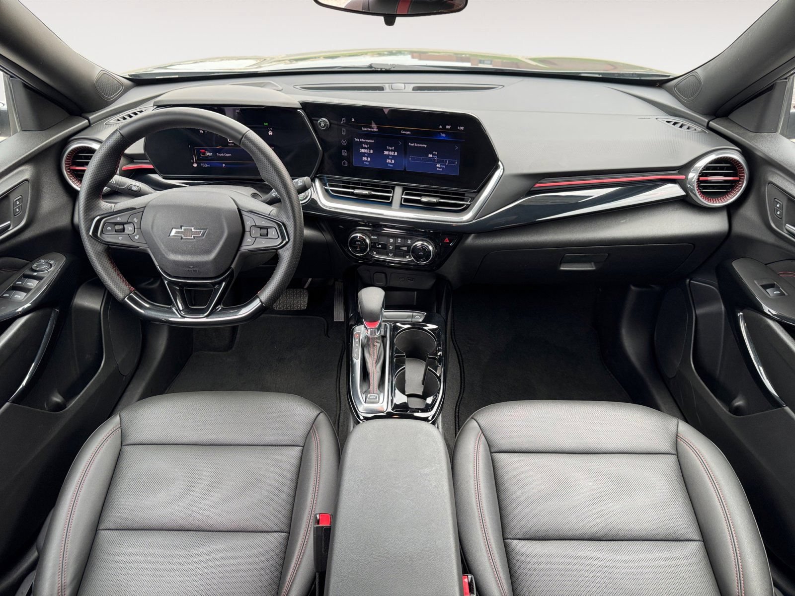 Used 2025 Chevrolet Trax RS FWD image 10