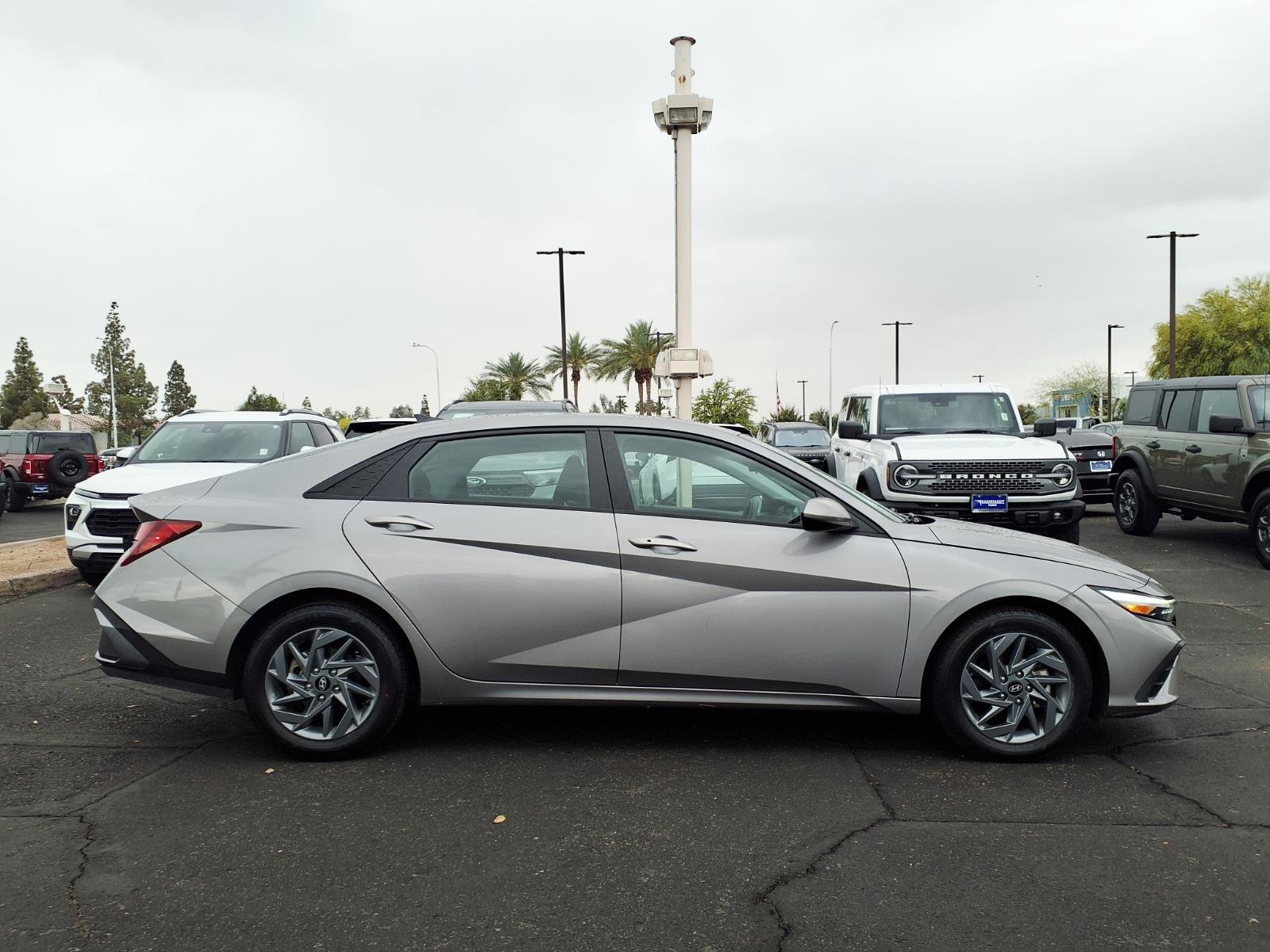 Used 2024 Hyundai Elantra SEL image 2