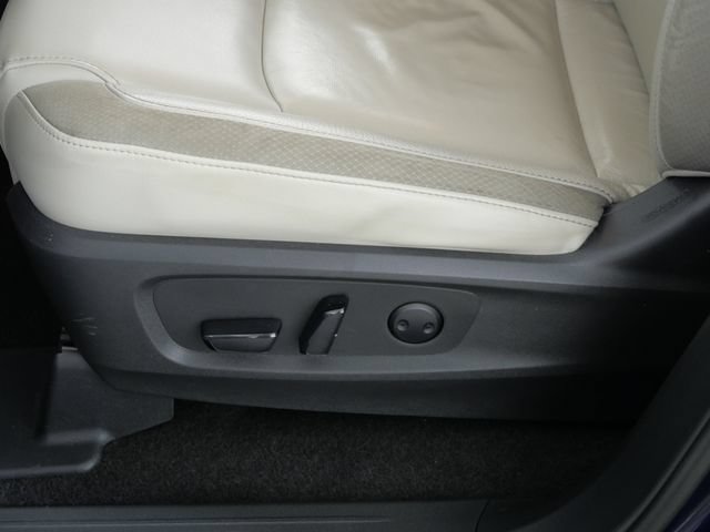 Used 2023 Nissan Pathfinder SL AWD/4WD image 19