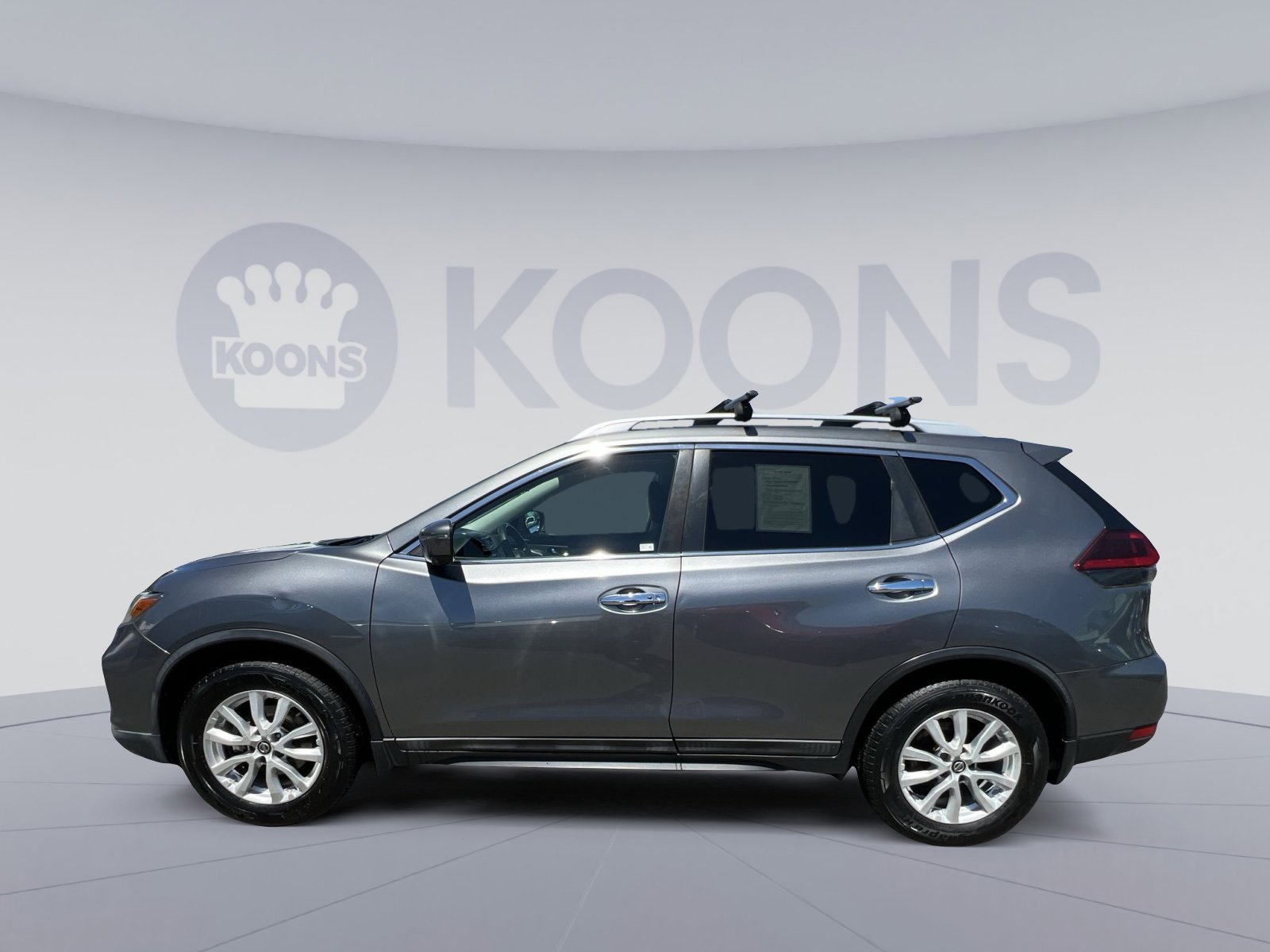 Used 2018 Nissan Rogue SV w/ Premium Package FWD image 7