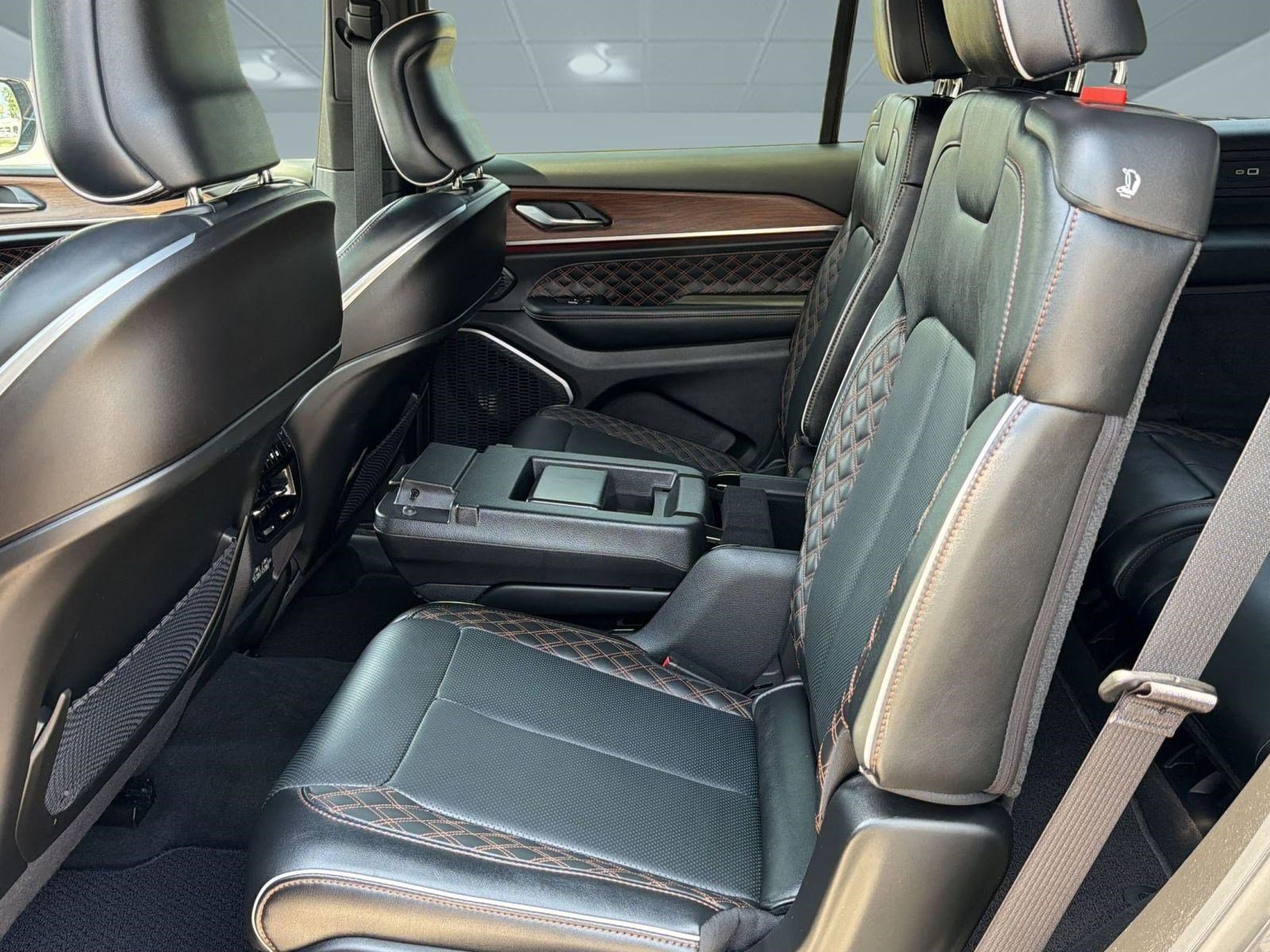 Used 2025 Jeep Grand Cherokee L Summit w/ Obsidian Package AWD/4WD image 14