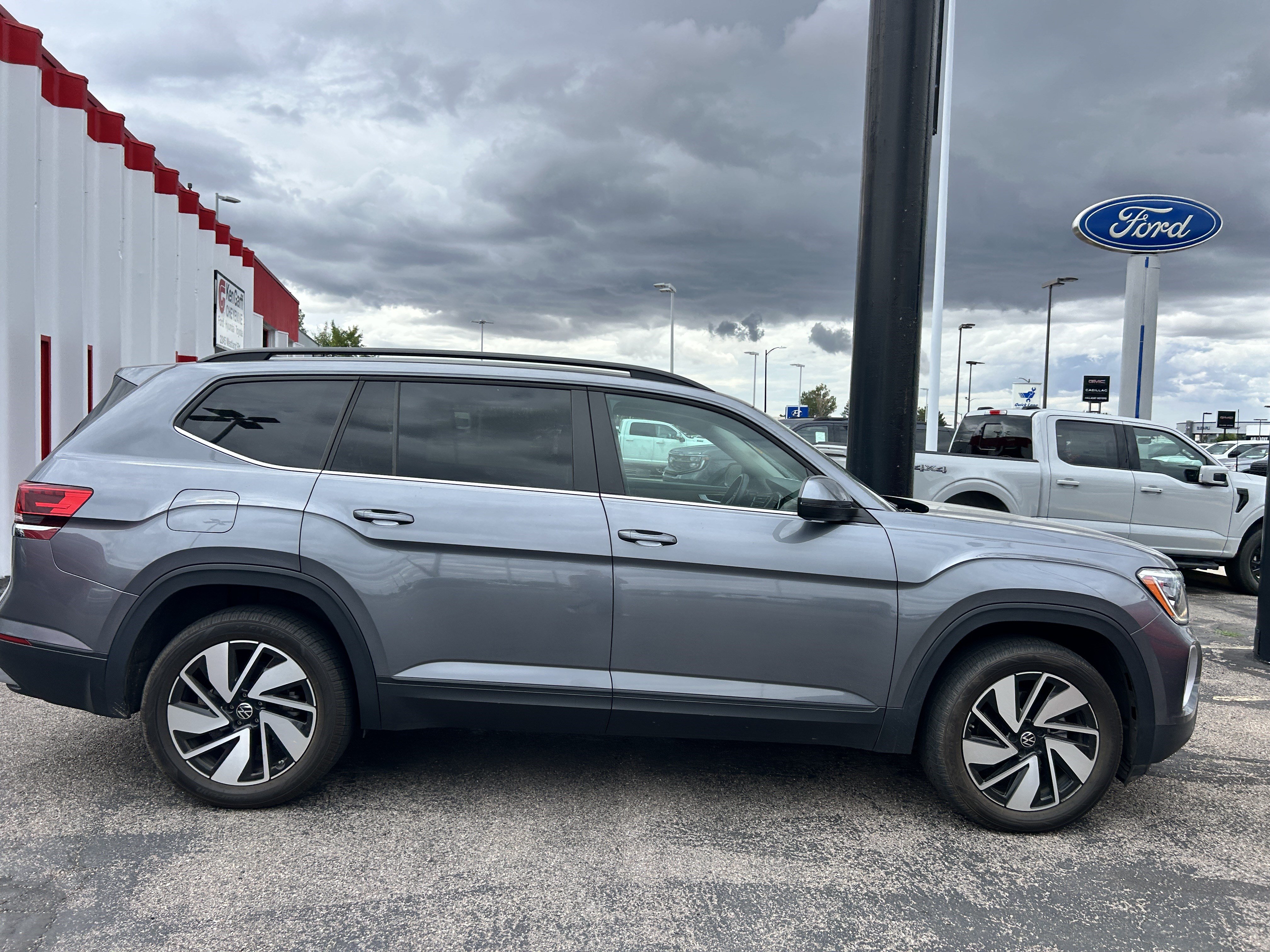 Used 2024 Volkswagen Atlas SE AWD/4WD image 6