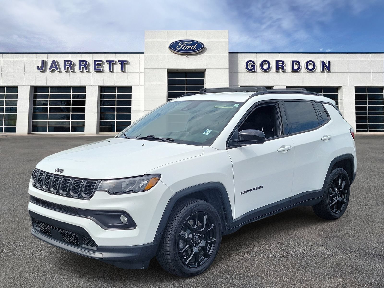 Used 2025 Jeep Compass Latitude w/ Altitude Special Edition AWD/4WD image 2