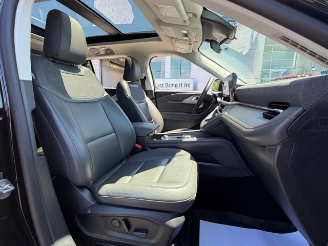 Certified 2025 Ford Explorer Active w/ Active Comfort Package AWD/4WD image 33