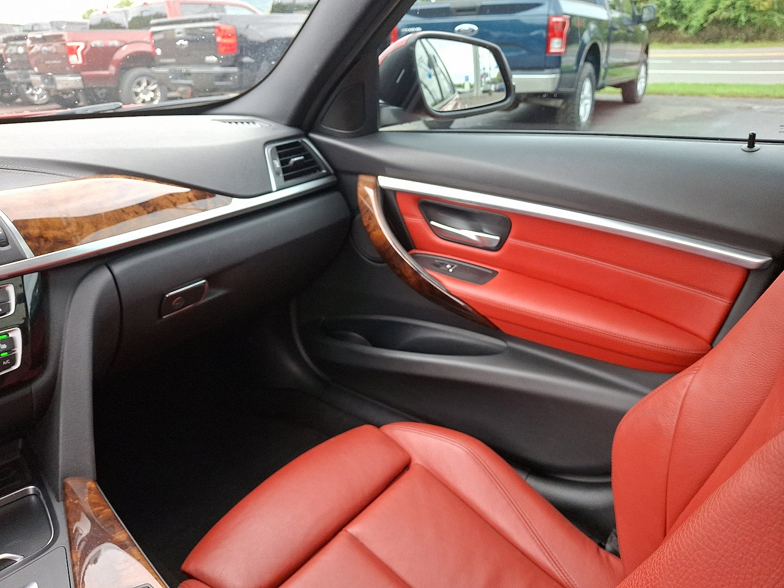 Used 2018 BMW 330i xDrive Wagon w/ Premium Package image 16