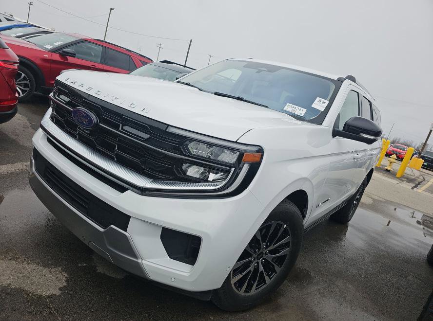 Certified 2025 Ford Expedition Platinum AWD/4WD image 2