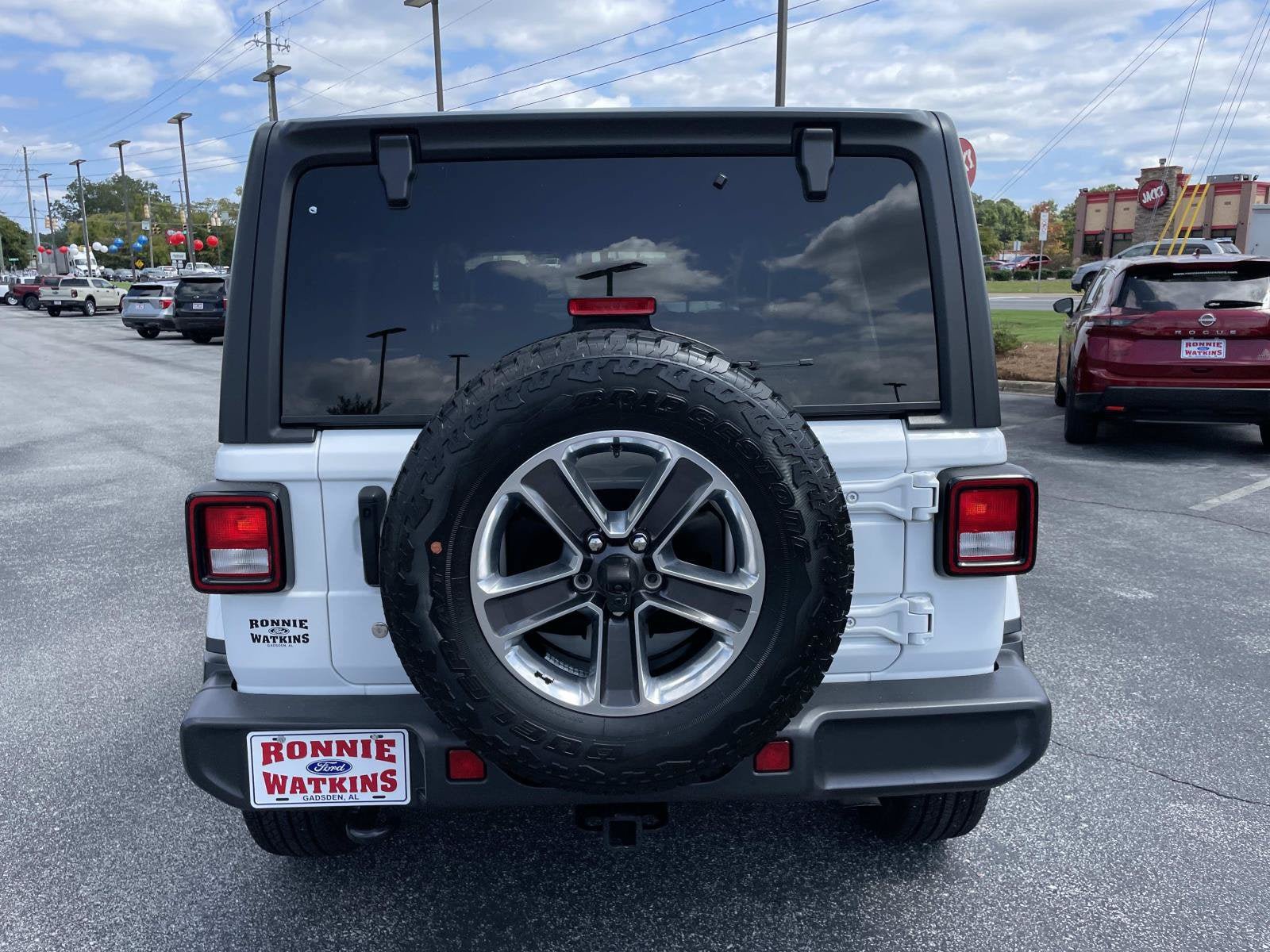 Used 2020 Jeep Wrangler Unlimited Sahara AWD/4WD image 5