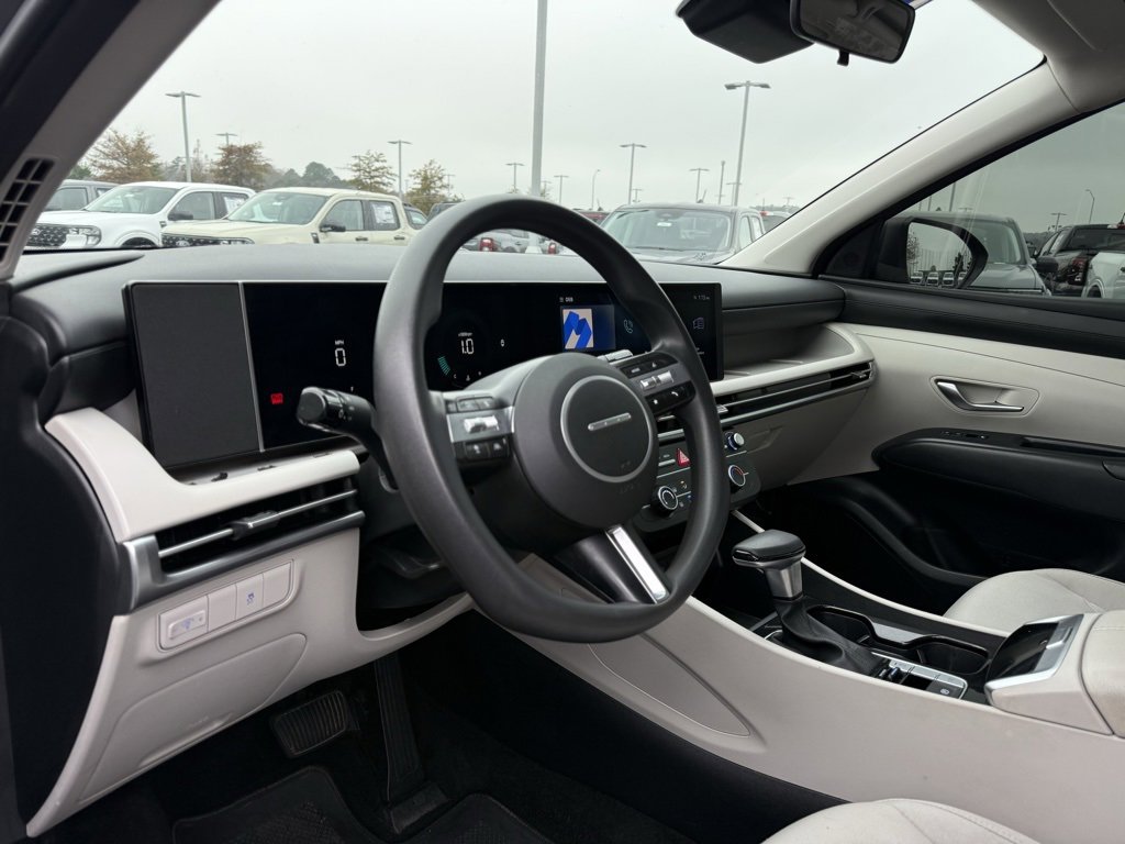 Used 2025 Hyundai Tucson SE image 10