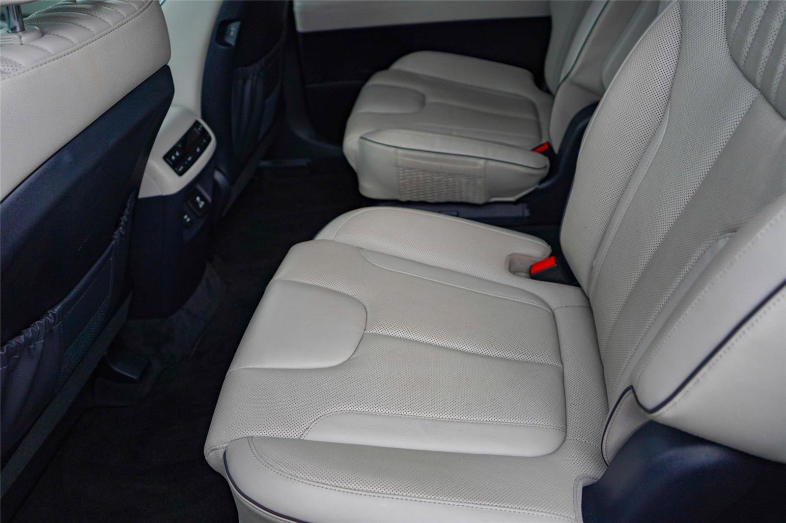 Used 2023 Hyundai Palisade Limited FWD image 25