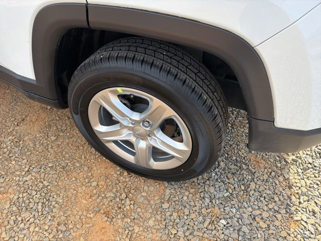 Used 2023 Jeep Compass Sport image 7