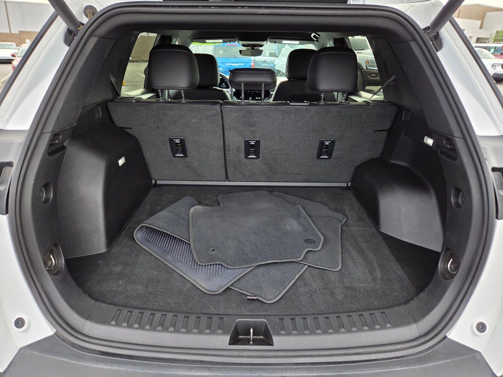 Used 2025 Chevrolet Equinox LT w/ Convenience Package II image 13