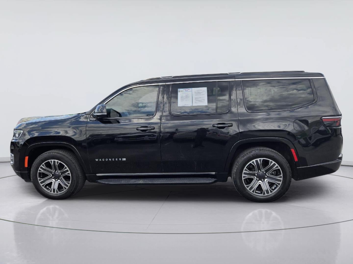 Used 2023 Jeep Wagoneer Series II AWD/4WD image 4
