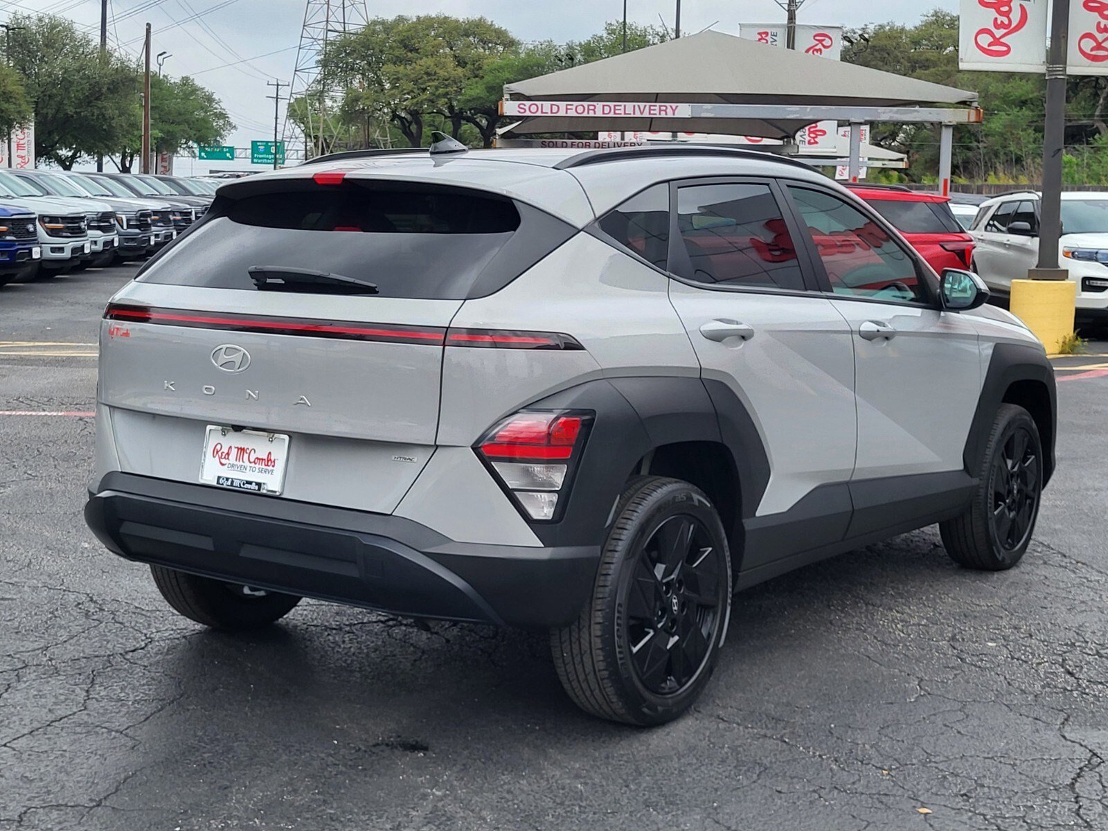 Used 2024 Hyundai Kona SEL AWD/4WD image 3
