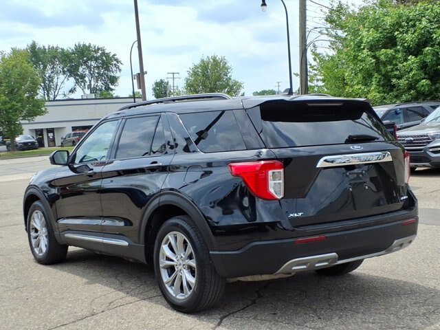 Certified 2023 Ford Explorer XLT w/ Equipment Group 202A AWD/4WD image 3