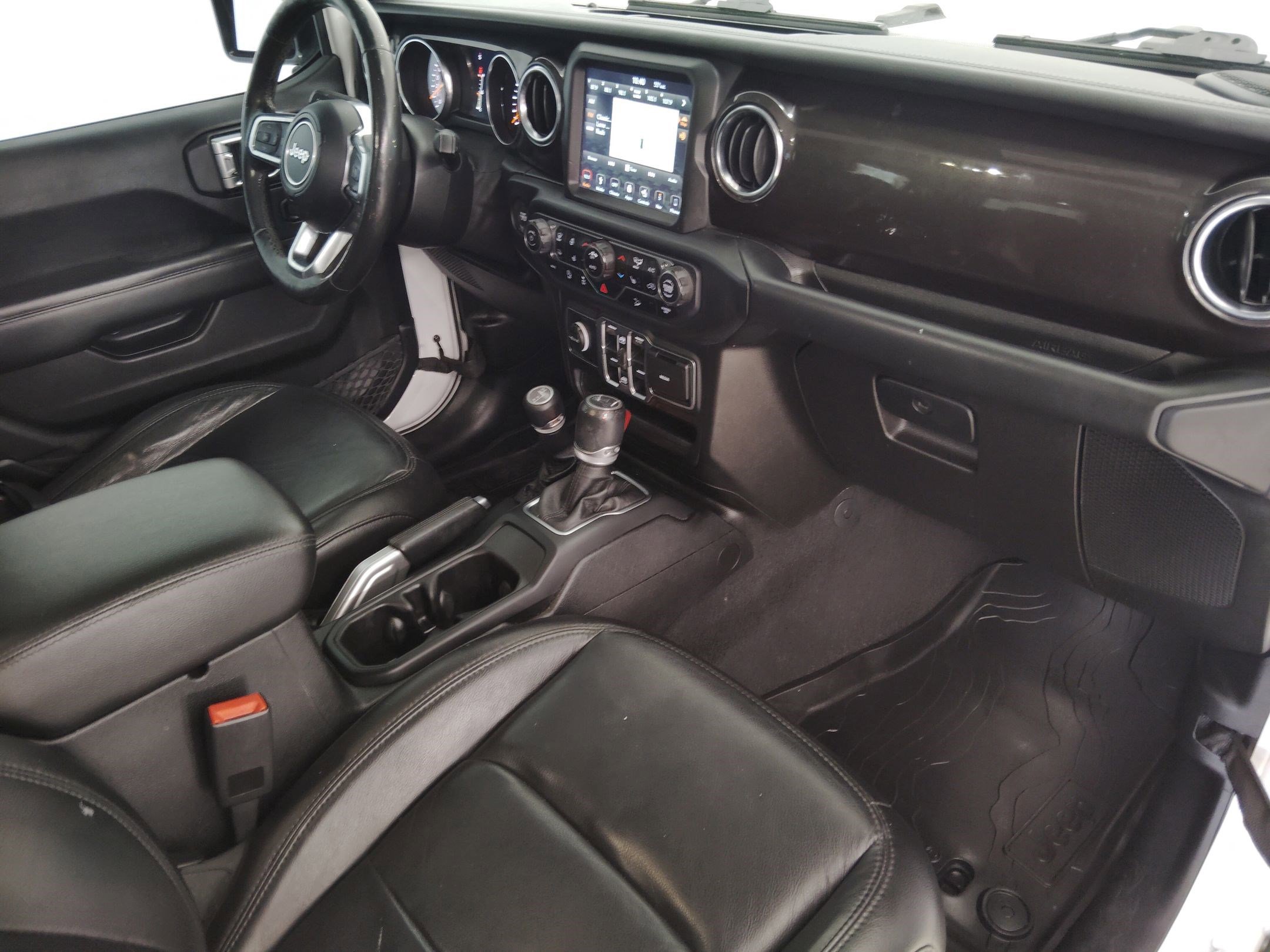 Used 2019 Jeep Wrangler Unlimited Sahara image 28