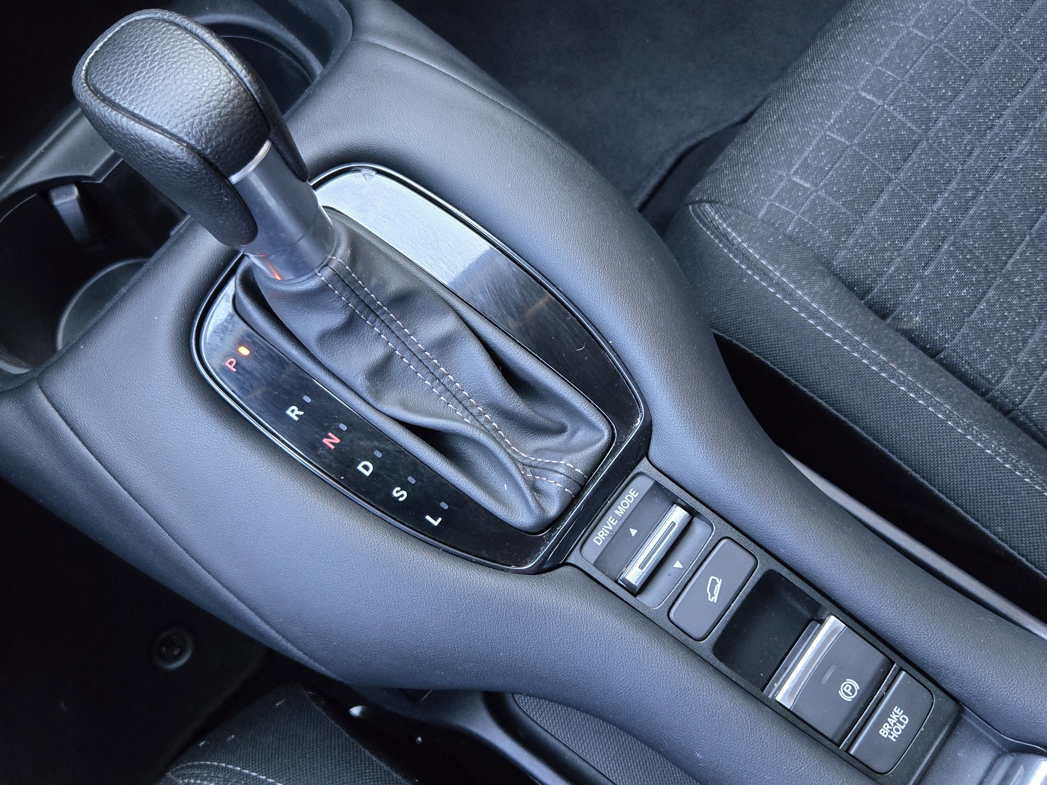 Used 2023 Honda HR-V LX image 15