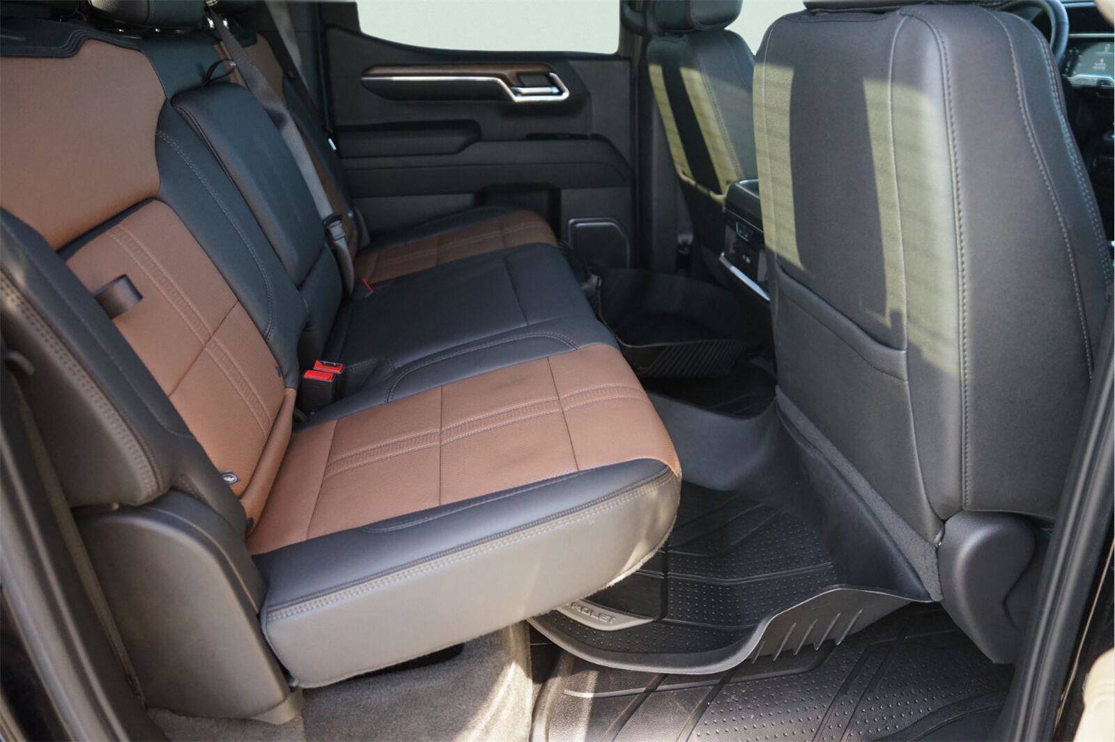 Used 2024 Chevrolet Silverado 1500 High Country w/ High Country Premium Package AWD/4WD image 16
