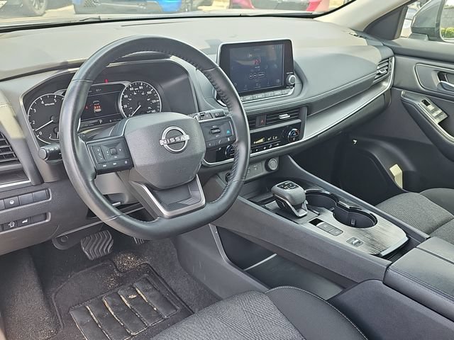 Used 2025 Nissan Rogue SV FWD image 16