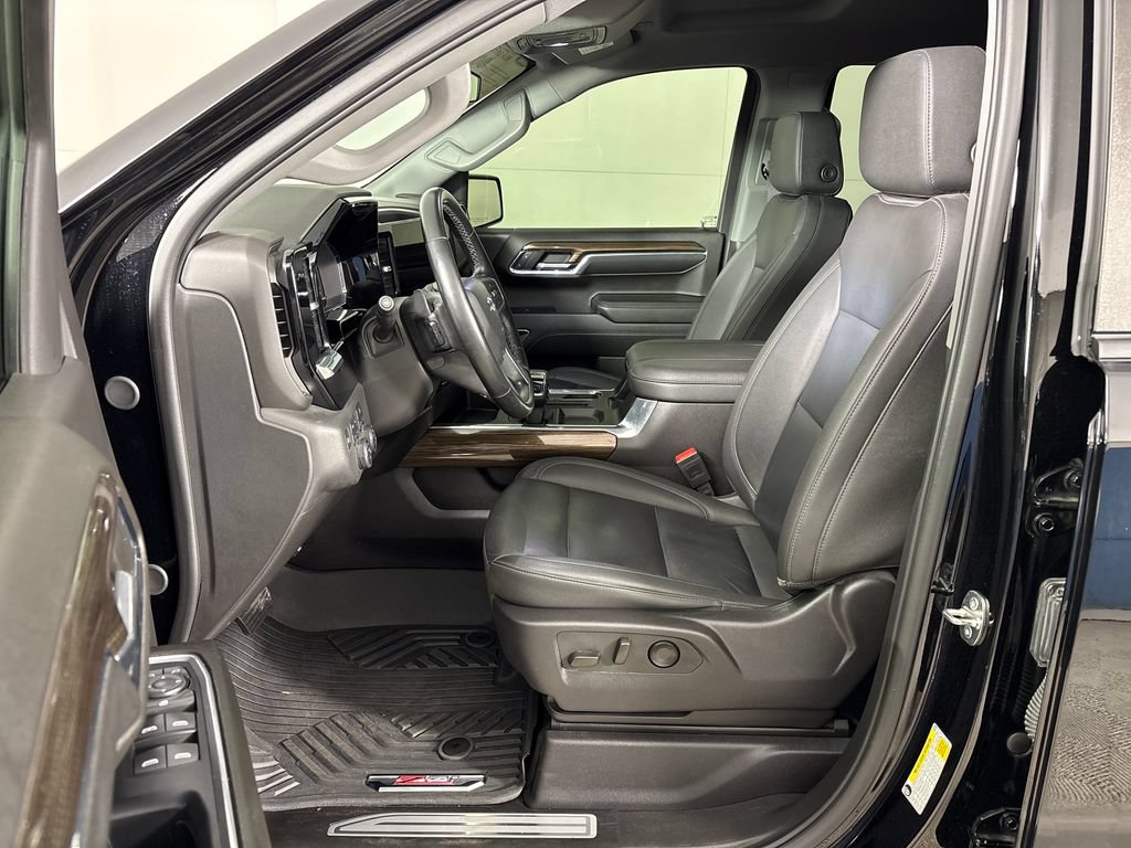 Used 2024 Chevrolet Silverado 1500 LT Trail Boss w/ Convenience Package II AWD/4WD image 31