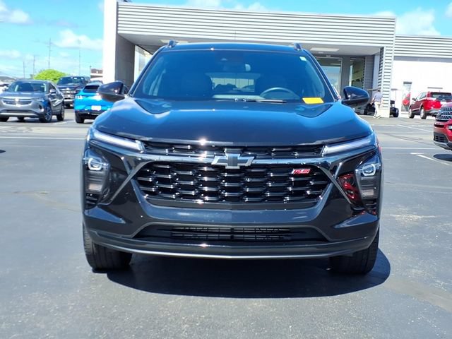 Used 2025 Chevrolet Trax RS w/ Driver Confidence Package FWD image 2