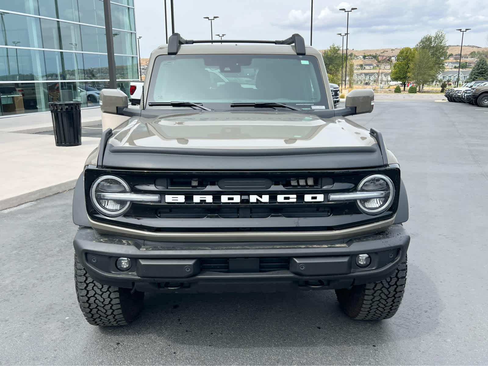 Certified 2025 Ford Bronco Outer Banks w/ Sasquatch Package AWD/4WD image 3