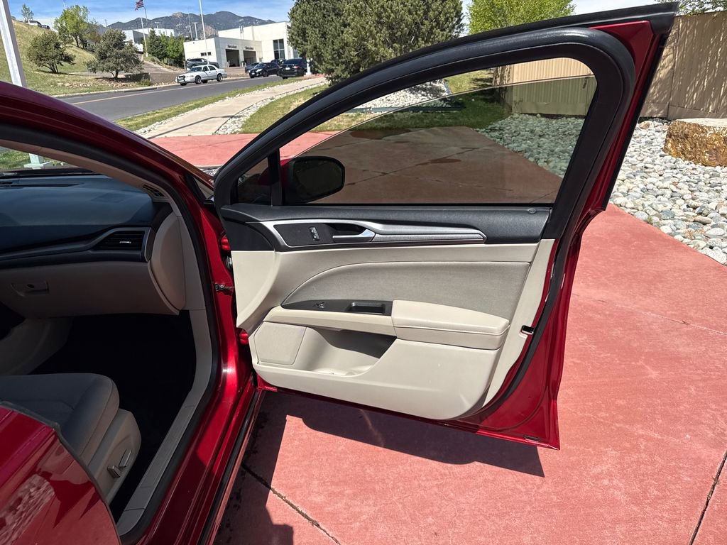 Certified 2019 Ford Fusion SE AWD/4WD image 28