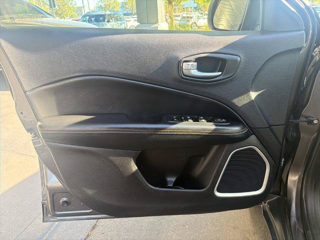Used 2017 Jeep Compass Latitude w/ Popular Equipment Group FWD image 16