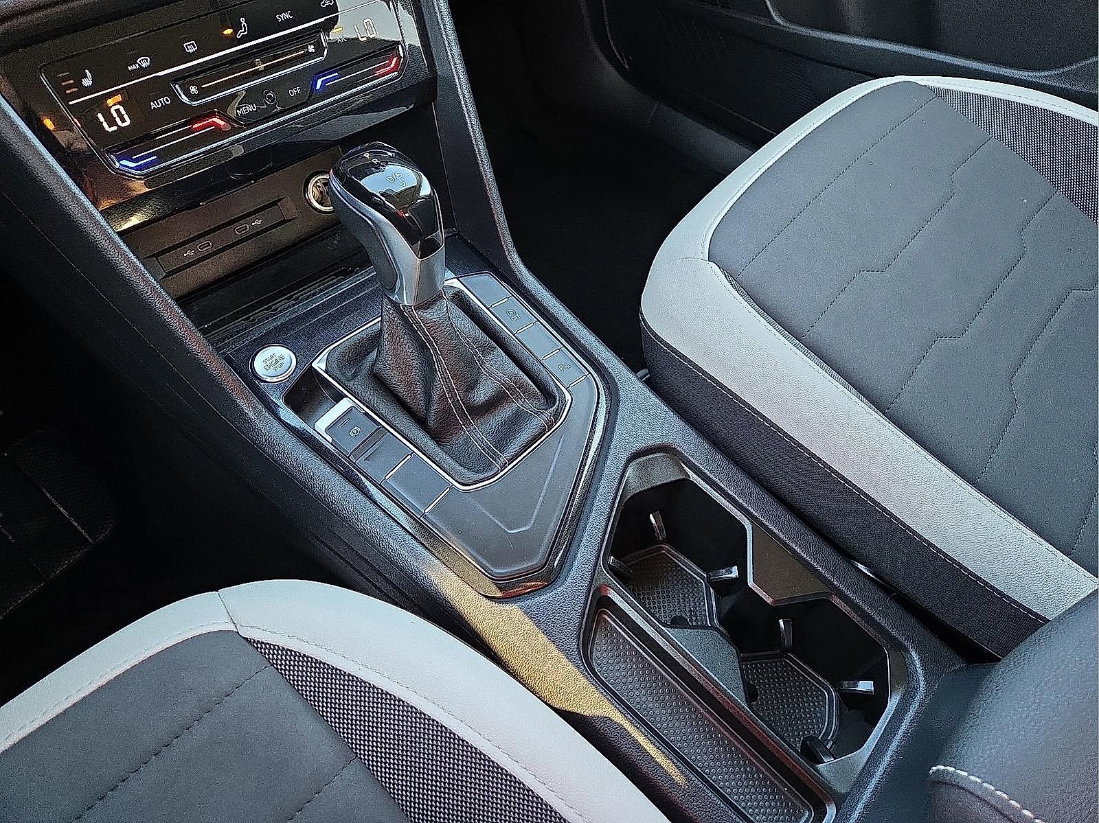 Used 2025 Volkswagen Taos SE image 25